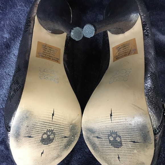 JustFab Metallic with Black Sequin Skulls Pumps 8 - Picture 3 of 8